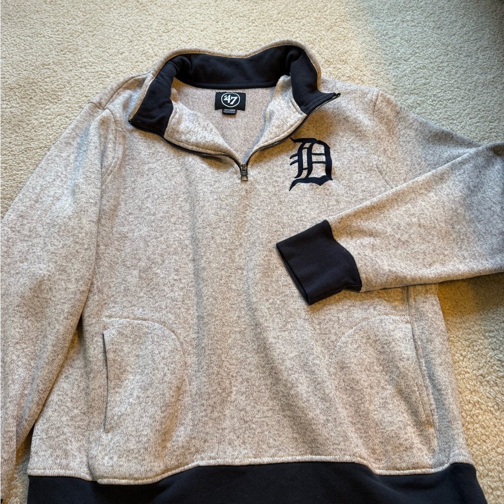47 Men's Gray and Black Zip-Up Sweater